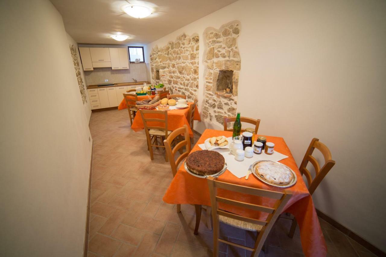 モンテモーナコ La Fattoria Dei Sibilliniヴィラ エクステリア 写真